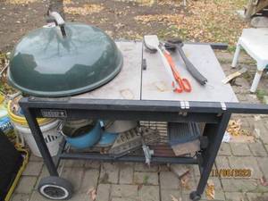lot 115 image: Weber gas grill