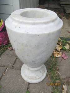 lot 117 image: Marble outdoor planter vase