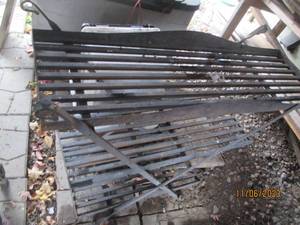 lot 122 image: 3-tier Metal outdoor plant stand