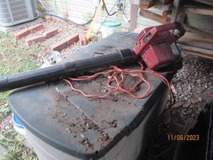 lot 124 image: Toro electric leaf blower