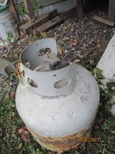 lot 126 image: 20lb propane cylinder
