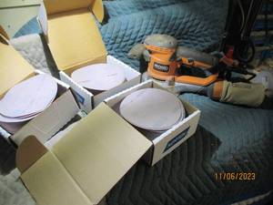 lot 150 image: Ridgid orbital sander and lots of sanding discs
