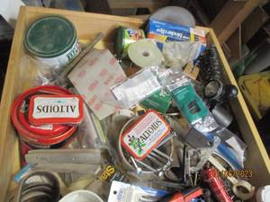 lot 153 image: Large wood box tray full