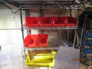 lot 156 image: Benchtop 3-tier shelving rack