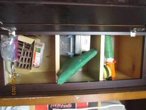 lot 157 image: Content of right cabinet