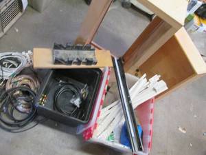 lot 319 image: Lot of speaker cables and wire, plus