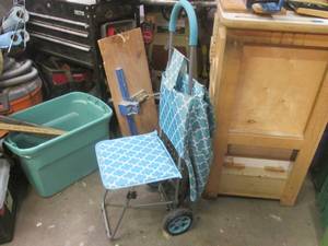 lot 283 image: Portable rolling folding chair