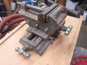 lot 3 image: Jacob 100 4 machinist vise