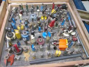 lot 12 image: Large assortment of router bits
