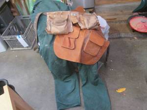 lot 19 image: Green coveralls size 56 long,