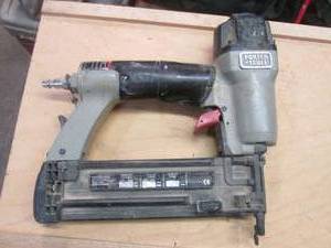 lot 24 image: Porter Cable BN 200A 18 GA brad nailer
