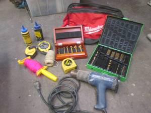 lot 34 image: Milwaukee tool bag full of misc