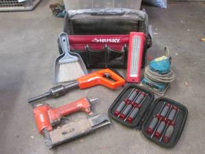 lot 35 image: Husky tool bag full of misc