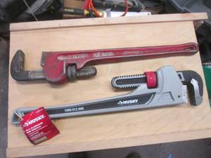 lot 39 image: Husky 18 aluminum pipe wrench