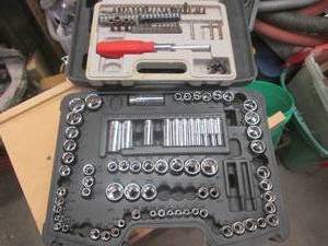 lot 40 image: Assorted sockets and driver bits