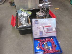 lot 42 image: Paasche airbrush set