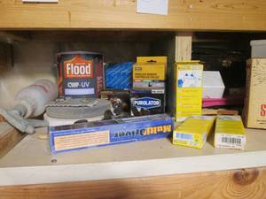 lot 217 image: Shelf lot with a variety of tools