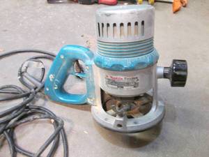 lot 224 image: Makita Electric plunge router