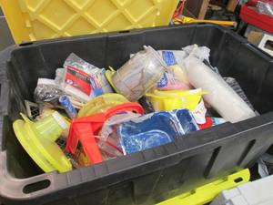 lot 225 image: Large storage tote with a ton of painting supplies