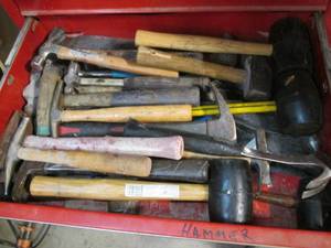 lot 232 image: Box containing a large number of assorted hammers