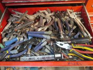 lot 240 image: Large wood box #3