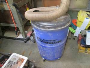 lot 272 image: Dust Right Innovative Separator Vacuum