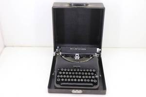 lot 12 image: Remington Rand Typewriter