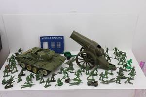 lot 46 image: Army Men & Tank Toys