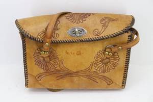 lot 56 image: Leather Purse Bag