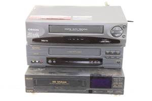 lot 86 image: 3 VCRs