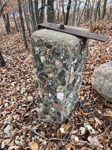 Lawn & Garden Rock Art Stump Tie-Down...Heavy
