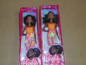 lot 8 image: 2 Pack Barbie Fashionistas Doll #198 with Petite Body, Curly Black Hair, Retro Floral Clothes & Accessories 194735093960