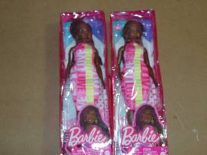 lot 9 image: 2 Pack  Roll over image to zoom in Barbie Fashionistas Doll #189 with Curvy Body, Crimson Braids, Sleeveless Love Dress & Hoop Earring Accessory 194735002108