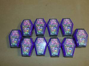 lot 17 image: 10 Pack Zombaes Forever Friendship Lasts Forever Mystery Pack 778988416297