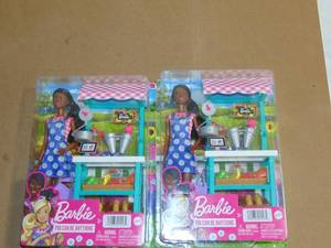 lot 24 image: 2 Pack Barbie Farmers Market, Doll (Brunette), Stand, Register 194735015535