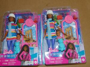 lot 27 image: 2 Pack Barbie Brooklyn Roberts Ice Skating Playset 194735060177