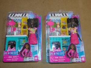 lot 29 image: 2 Pack Barbie Life in the City Caf Playset 194735060153