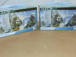 lot 44 image: 2 Pack Jazwares World of Halo ODST Rookie with Drop Pod Set 191726431893