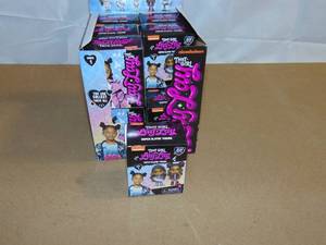 lot 100 image: 12 Pack That Girl Lay Lay Super Slayin Surprise Figures 886144267093