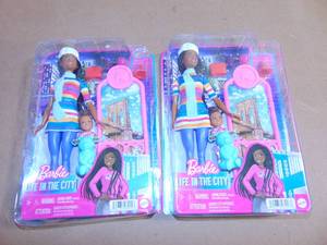 lot 106 image: 2 Pack Barbie Life In The City Caf Playset  194735060153
