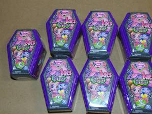 lot 123 image: 10 Pack Zombaes Forever Friendship Lasts Forever Mystery Pack 778988416297