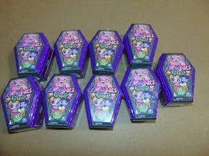 lot 188 image: 9 Pack Zombaes Forever Friendship Lasts Forever Mystery Pack 778988416297