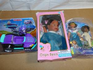 lot 202 image: Mixed Toys Lot