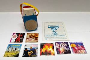 lot 5 image: 1970 RARE Ohio Art Mighty Tiny Record Player & Record Albums (Untested Battery Box Very Clean)