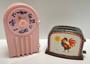 lot 17 image: 1950s Childs Musical Box & Vintage Sunny Miss Tin Litho 5x7 Toaster Rooster Crowing