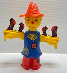 lot 20 image: 1965 Ideal Scarecrow Target Game