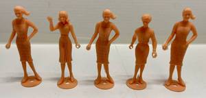 lot 24 image: 1950s-60s MPC Teenettes Family Figure Set