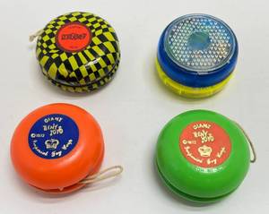 lot 28 image: 1970s YO - YOs