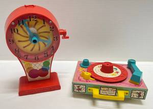 lot 30 image: 1963 Transogram Brand Toys 1 Tick-A-Tune Clock (Broke On Top) 1Twinkly Star Music Box Record Player