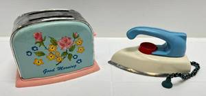 lot 38 image: 1960-70s Tin Litho Kids Toys 1 Ohio Art CO.